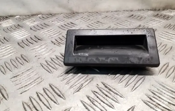 Skoda Superb B8 (3V) Tailgate opening switch 3V0827566
