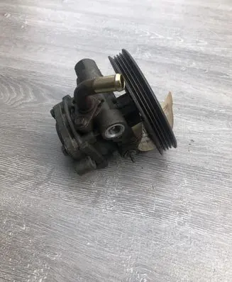 Suzuki Baleno EG Power steering pump