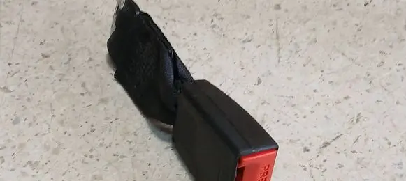 Rear seatbelt buckle