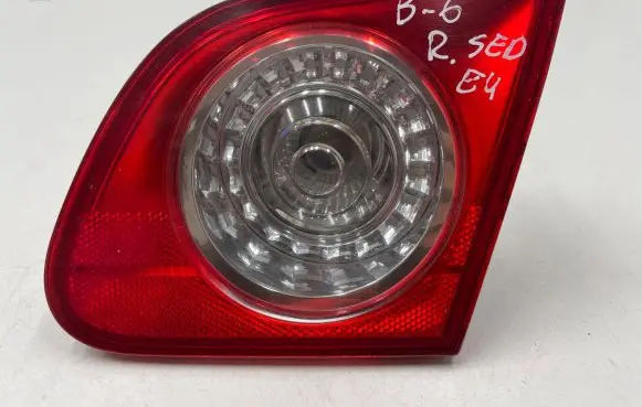 Volkswagen PASSAT B6 Tailgate rear/tail lights