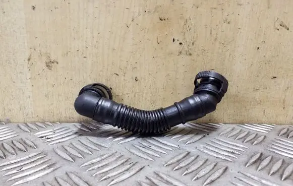 Volkswagen Tiguan Breather hose/pipe 03L103493