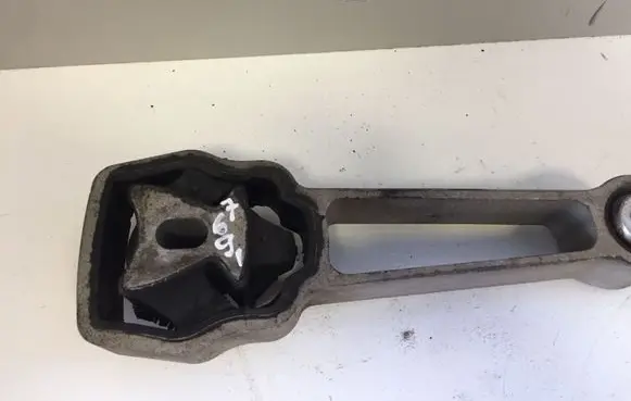 Volvo V70 Engine mount bracket 30680474