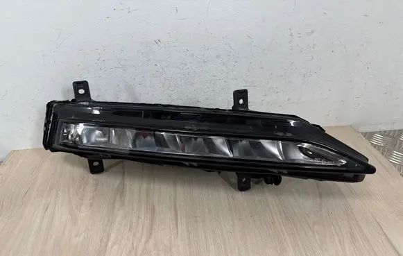Skoda Superb B8 (3V) Front fog light 90150337 3V0941700B