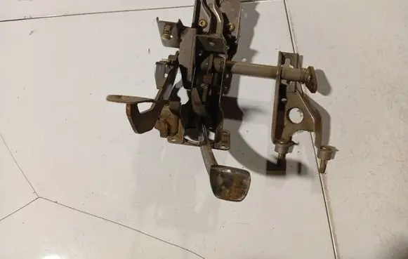 Subaru Legacy Brake pedal 