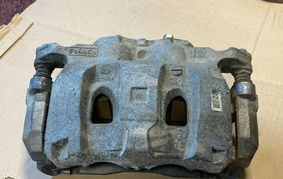 Ford Explorer VI Front brake caliper