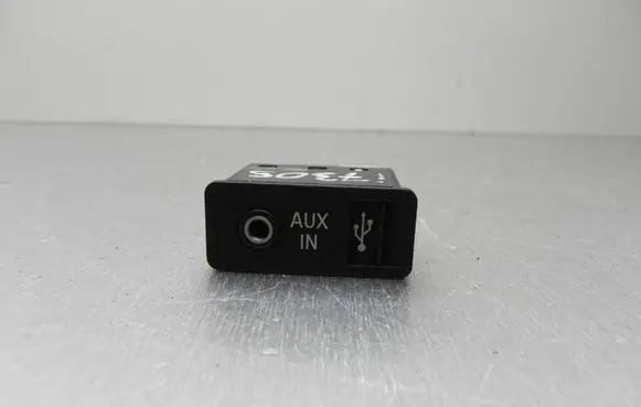BMW 7 F01 F02 F03 F04 EUR ISO radio connector 9129652 I7305