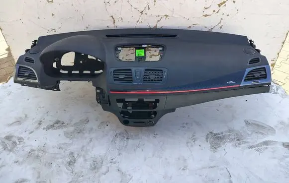 Renault Megane III Dashboard B90977112 681005907R