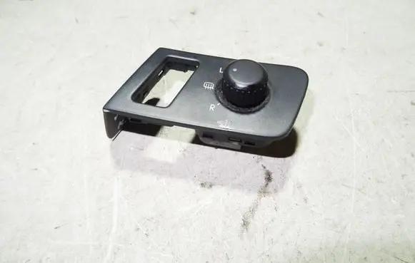 Wing mirror switch