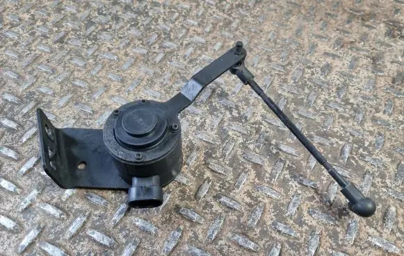 Cadillac Escalade Air suspension front height level sensor 15098628