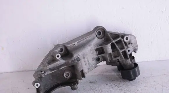 Nissan Qashqai Generator/alternator bracket 8200881264