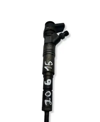 BMW 5 E60 E61 Fuel injector 7793836