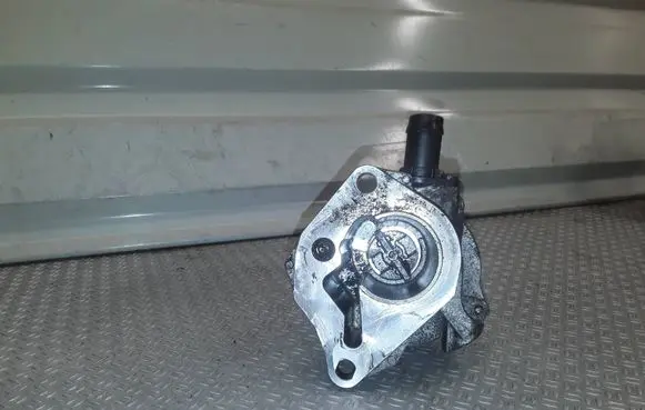 Renault Clio III Vacuum pump 7006730300 8200577807