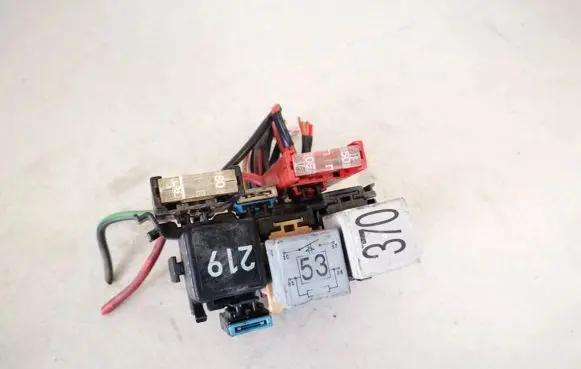 Volkswagen PASSAT B5 Fuse box set 8d0937503b
