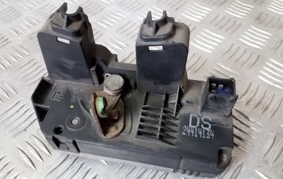 Opel Zafira A Rear door lock 24414134