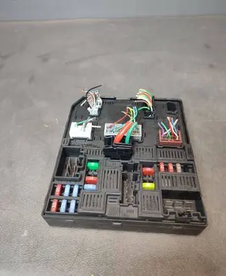 Nissan Pulsar Fuse module 284B73ZL0A