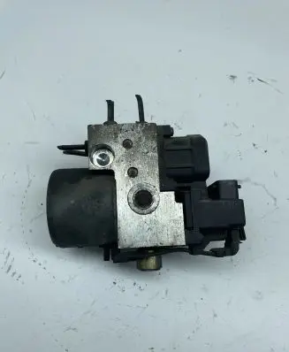 Volkswagen PASSAT B5 ABS Pump 8E614111 0273004132