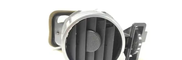 Land Rover Discovery 3 - LR3 Dash center air vent grill JBD500210