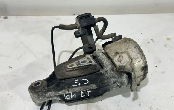 Citroen C5 Engine mount bracket