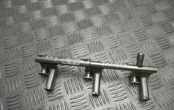 Jaguar XJ X351 Fuel distributor DX239G802AA
