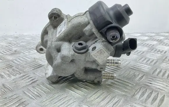 Volkswagen PASSAT B8 Fuel injection high pressure pump 04L130755D