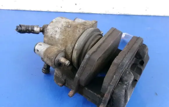 Volkswagen Cross Polo Front brake caliper