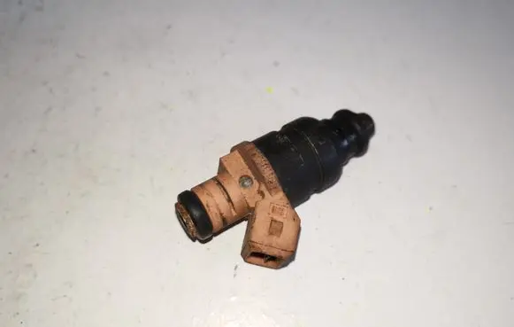 Audi A6 S6 C5 4B Fuel injector 078133551BL