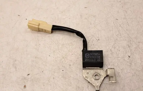 Toyota Avensis T250 Aerial antenna filter 9008088002
