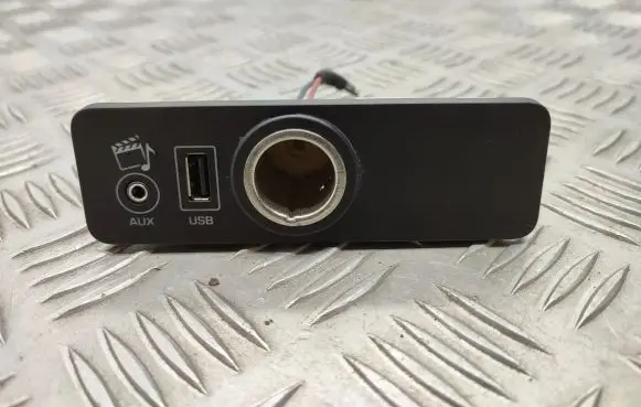 Jaguar XF X250 USB socket connector CPLA19C166CB