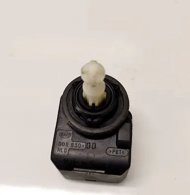 Volkswagen PASSAT B6 Headlight level adjustment motor 00883000