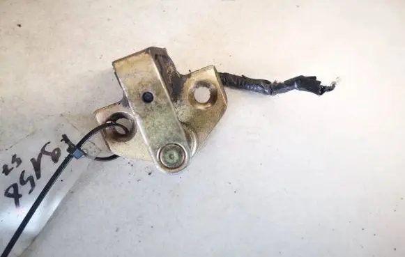 Ford Mondeo Mk III Front door lock loop/hook striker 96bgf21982aj