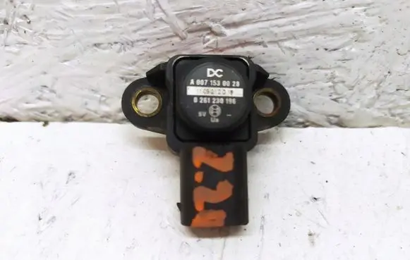 Mercedes-Benz E W212 Air pressure sensor A0071530028