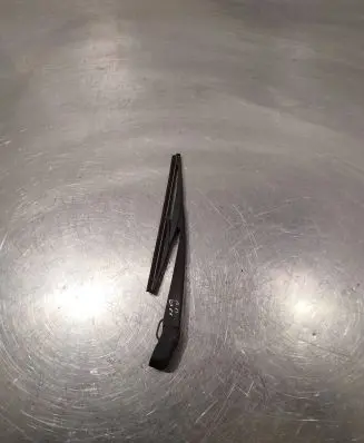 Nissan Leaf I (ZE0) Rear wiper blade arm