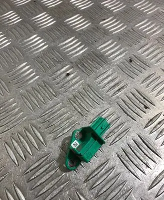 Volkswagen Golf V Airbag deployment crash/impact sensor 1K0909606