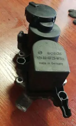 Mercedes-Benz A W169 Oil breather separator 6400101062