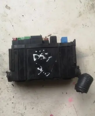 Nissan Juke I F15 Fuse module