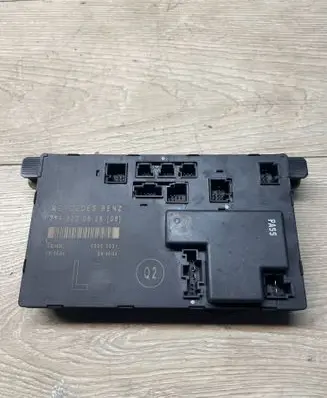 Mercedes-Benz CLS C219 Door control unit/module 2198200626