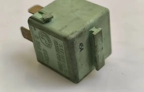 BMW 5 E39 Other relay V23134K59X222 8366600 6136