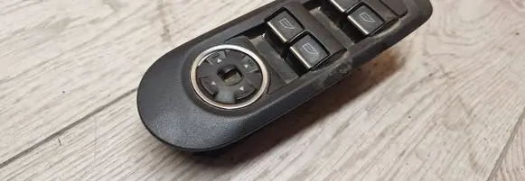 Ford Mondeo Mk III Electric window control switch 7s7t14a132ab