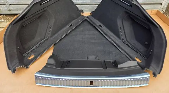 Audi e-tron Trunk/boot side trim panel 4K4863880A 4K4863879A 4KE861531A