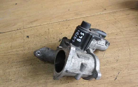 Volkswagen PASSAT B6 EGR valve 03G131501N 03G129637A