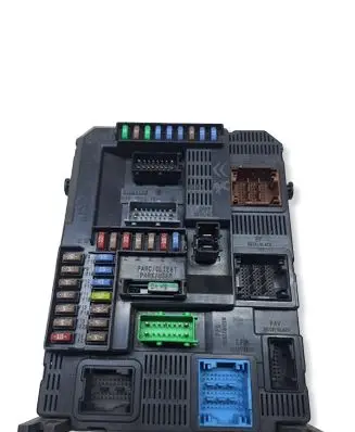 Peugeot 308 Fuse module 9807054180 20140520