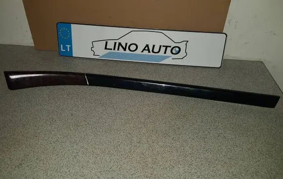 Dashboard glove box trim