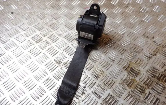 BMW 1 F20 F21 Rear seatbelt 
