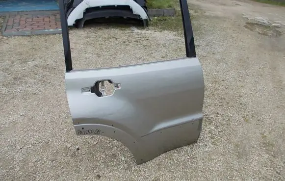 Mitsubishi Pajero Front door