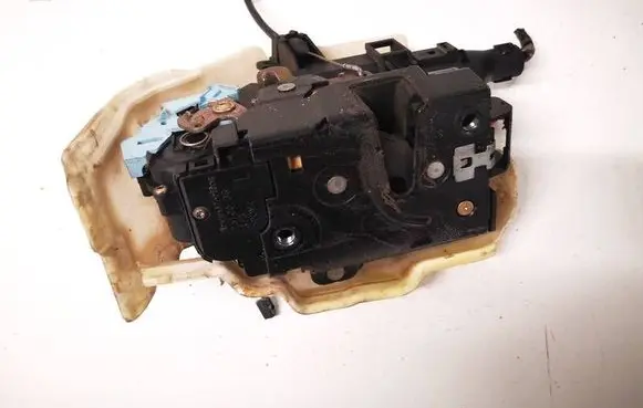 Volkswagen Golf Plus Front door lock 