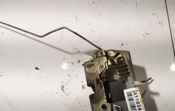 Renault Thalia I Rear door lock 7700431769