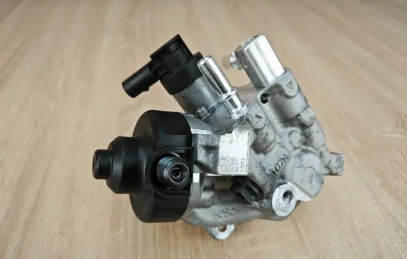BMW 4 G22 G23 G24 G26 Fuel injection high pressure pump 8579230