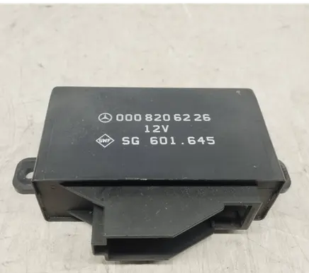 Mercedes-Benz S W126 Seat heating relay 0008206226 A0008206226 601.645