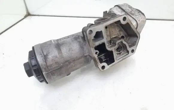 Volkswagen Jetta V Oil filter mounting bracket 045115389E