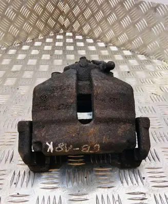 Volkswagen Jetta V Front brake caliper